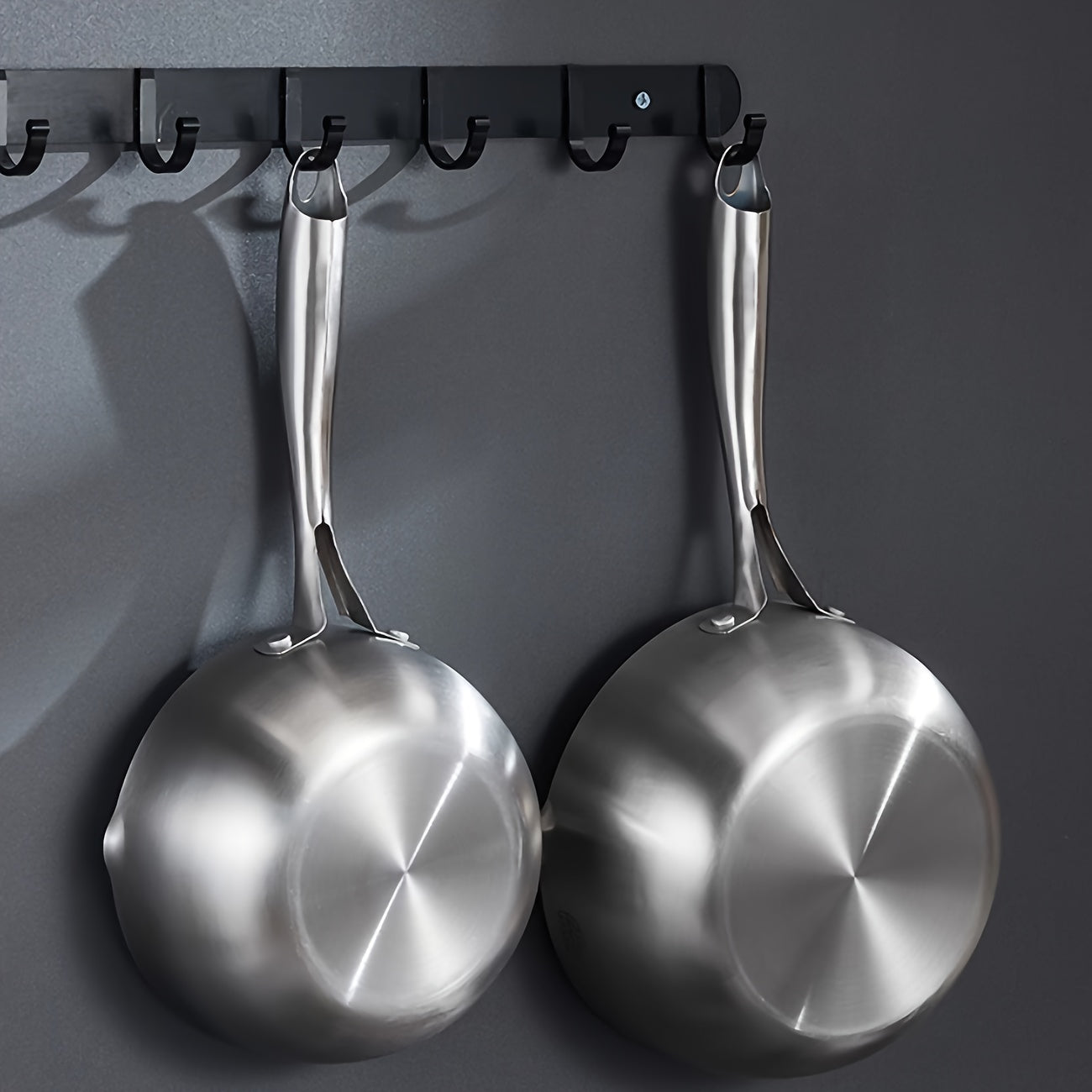 A Stainless Steel Cooking Pot, 7.09inch Milk Pot, Compatible with Gas And Induction Stoves, Featuring a Stainless Steel Handle And a Pouring Spout - Ideal for Cooking Noodles, Heating Milk, Making Soup, And Boiling Porridge